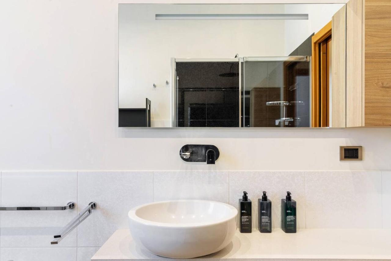 Colored And Spacious Flat Close To Navigli By Easylife Milano Ngoại thất bức ảnh